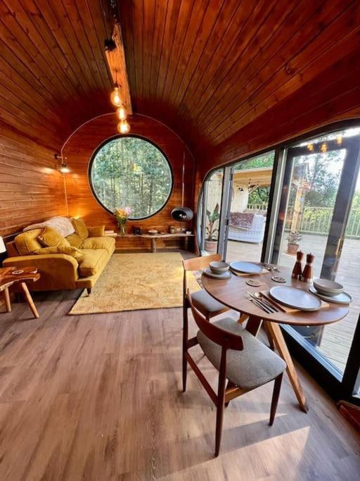 The Pines Treehouse At Treetops Hideouts Richmond  Buitenkant foto
