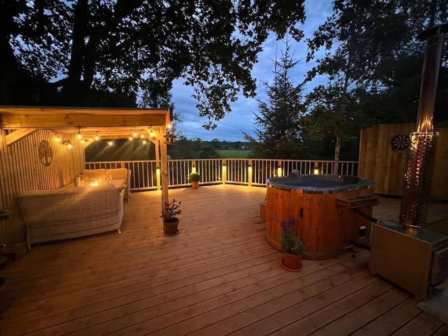 The Pines Treehouse At Treetops Hideouts Richmond  Buitenkant foto